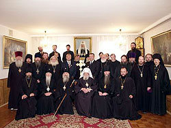 В тот же день из Екатеринбурга делегация Русской Зарубежной Церкви вылетела в Нижний Новгород для поклонения прославленным святым местам Нижегородской земли.Фото: 'Православная газета', Екатеринбургhttp://orthodox.etel.ru