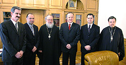 20 февраля 2004 года председатель Отдела внешних церковных связей Московского Патриархата митрополит Смоленский и Калининградский Кирилл встретился с Президентом Республики Сербской (Босния и Герцеговина) Драганом Чавичем, находящимся в Москве по приглашению мэра Москвы Ю.М.Лужкова.Фото Службы коммуникации ОВЦС МП. Официальный сайт Русской Православной Церкви http://www.mospat.ru