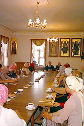 15 июля 2004 года в Отделе внешних церковных связей Московского Патриархата митрополит Смоленский и Калининградский Кирилл принял сборную России по синхронному плаванию, в ближайшее время отправляющуюся на Олимпийские игры в Афины.]Фото Службы коммуникации ОВЦС МП.Официальный сайт Русской Православной Церкви http://www.mospat.ru