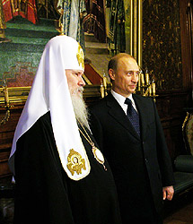  Президент России В.В.Путин поздравил Святейшего Патриарха Алексия с юбилеем. Фото Службы коммуникации ОВЦС МП. Официальный сайт Русской Православной Церкви http://www.mospat.ru