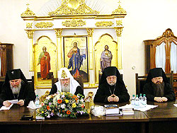30 января 2004 года в Патриаршей резиденции в Свято-Даниловом монастыре состоялась встреча Святейшего Патриарха Московского и всея Руси Алексия II руководителями епархиальных отделов по религиозному образованию и катехизации.Фото Службы коммуникации ОВЦС МП. Официальный сайт Русской Православной Церкви http://www.mospat.ru