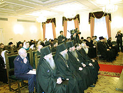 30 января 2004 года в Патриаршей резиденции в Свято-Даниловом монастыре состоялась встреча Святейшего Патриарха Московского и всея Руси Алексия II руководителями епархиальных отделов по религиозному образованию и катехизации. Фото Службы коммуникации ОВЦС МП. Официальный сайт Русской Православной Церкви http://www.mospat.ru