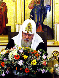 30 января 2004 года в Патриаршей резиденции в Свято-Даниловом монастыре состоялась встреча Святейшего Патриарха Московского и всея Руси Алексия II руководителями епархиальных отделов по религиозному образованию и катехизации. Фото Службы коммуникации ОВЦС МП. Официальный сайт Русской Православной Церкви http://www.mospat.ru