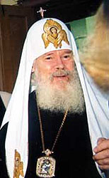 Святейший Патриарх Алексий II.Фото Анны Виноградовой.Официальный сайт газеты 'Городской курьер' (город Саров)http://www.courier.sarov.ru/25/txt/2004/18.htm 
