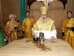 7 июля 2004 года Святейший Патриарх Московский и всея Руси Алексий II совершил чин Великого освящения воссозданного храма во имя преподобного Макария Великого при Санкт-Петербургском Государственном горном институте (техническом университете) и совершил первую Божественную литургию в новоосвященном храме. Фото Службы коммуникации ОВЦС МП.Официальный сайт Русской Православной Церкви http://www.mospat.ru