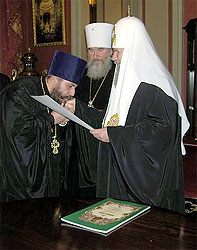 Святейший Патриарх Алексий встретился с группой священнослужителей, участвовавших в организации работы Архиерейского Собора. Фото: А.Дроздова