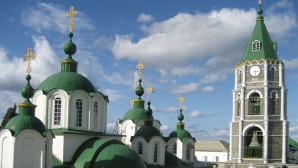 (Russian) Президент России Д.А.Медведев поздравил игумена Русского на Афоне Свято-Пантелеимонова монастыря с престольным праздником обители