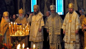 (Russian) В Трехсвятительском храме в Париже прошли торжества по случаю престольного праздника