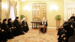 (Russian) Святейший Патриарх Кирилл встретился со слушателями курсов повышения квалификации для новопоставленных архиереев Русской Православной Церкви