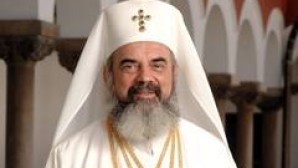 (Russian) Патриаршее поздравление Блаженнейшему Патриарху Румынскому Даниилу с днем тезоименитства