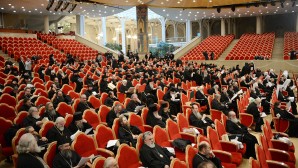 (Russian) Святейший Патриарх Кирилл: Мы не можем позволить себе множить не вполне подготовленное к служению духовенство