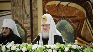 (Russian) Святейший Патриарх Кирилл: Приход — это не храм, а православный народ, проживающий на определенной территории