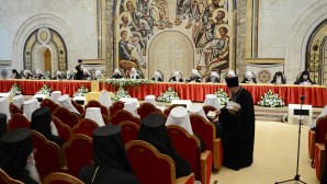 (Russian) Святейший Патриарх Кирилл напомнил, что епископ — не просто администратор, но пастырь, готовый положить душу свою за каждого клирика и мирянина епархии