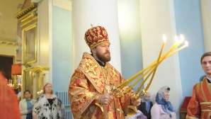 Митрополит Иларион: Радость молитвы перед честными мощами святителя Николая Чудотворца превосходит многие человеческие радости