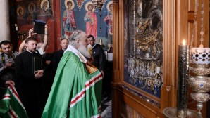 His Holiness Patriarch Kirill venerates Panagia Portaitissa at Iveron Monastery