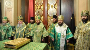В канун дня памяти преподобного Сергия Радонежского митрополит Волоколамский Иларион возглавил всенощное бдение в Духовском храме Троице-Сергиевой лавры