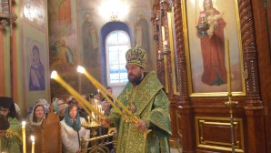 В день преставления преподобного Сергия Радонежского митрополит Иларион возглавил Божественную литургию в Духовском храме Троице-Сергиевой лавры