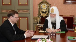 Rencontre de Sa Sainteté le Patriarche Cyrille avec le directeur de Rossotroudnitchestvo, K. Kossatchev