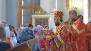 Митрополит Иларион: Господь вверяет Свою благодатную силу в руки человеческие