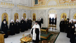 Члены Священного Синода перед началом заседания молитвенно почтили память новопреставленного митрополита Киевского и всея Украины Владимира