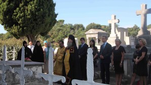 A Cannes, un office de requiem au monument aux morts de la Première guerre mondiale