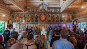 В Русской духовной семинарии во Франции освящен деревянный храм Рождества Пресвятой Богородицы