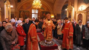 Митрополит Волоколамский Иларион совершил Божественную литургию в храме Воскресения Словущего в Даниловской слободе
