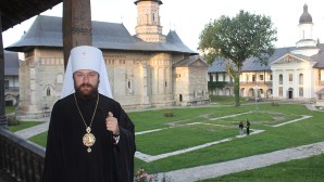 Le métropolite Hilarion de Volokolamsk en visite au monastère de Niamets