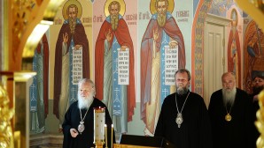 Участники заседания Священного Синода молитвенно почтили память архиепископа Клинского Лонгина