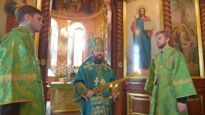 Metropolitan Hilarion celebrates Divine Liturgy at the Church of the Holy Spirit of the Laura of the Holy Trinity and St Sergius on the commemoration day of St Sergius of Radonezh