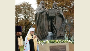 A monument to the reestablishment of unity within the Local Russian Orthodox Church unveiled at Kursk-Root Hermitage