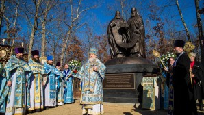 Памятник Святейшему Патриарху Алексию II и Преосвященному митрополиту Лавру открыли в США