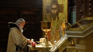 En la fête de saint Philarète de Moscou, le Patriarche Cyrille a célébré la Divine liturgie à l’église du Christ Sauveur