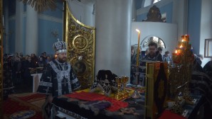 Митрополит Иларион: Причащаясь Святых Христовых Таин, мы предвкушаем Царство Божие