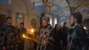 Митрополит Волоколамский Иларион совершил Литургию Преждеосвященных Даров в московском храме Усекновения главы Иоанна Предтечи под Бором