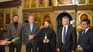 Митрополит Волоколамский Иларион и руководитель Департамента культуры города Москвы А.В. Кибовский посетили Покровский храм в Рубцове