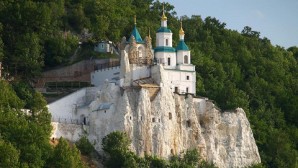 Russian Church Abroad raises funds in aid to refugees who found asylum at Svyatogorsk Monastery