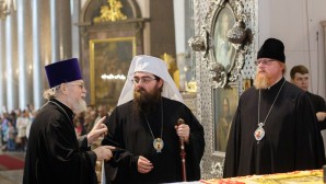 His Beatitude Metropolitan Rostislav venerates shrines in St. Petersburg