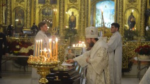 Metropolitan Hilarion conducts funeral service for Leut.-Gen.  V. Khalilov, artistic director of Alexandrov Ensemble