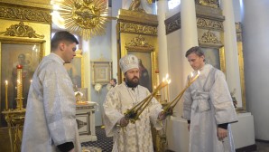 В Рождественский сочельник митрополит Иларион совершил богослужение в храме иконы Пресвятой Богородицы «Всех скорбящих Радость» на Ордынке