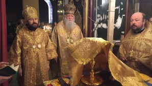 ΘΕΙΑ ΛΕΙΤΟΥΡΓΙΑ ΣΤΟΝ ΙΕΡΟ ΝΑΟ ΥΨΩΣΕΩΣ ΤΟΥ ΤΙΜΙΟΥ ΣΤΑΥΡΟΥ ΓΕΝΕΥΗΣ ΑΠΟ ΤΟΝ ΜΗΤΡΟΠΟΛΙΤΗ ΒΟΛΟΚΟΛΑΜΣΚ ΙΛΑΡΙΩΝΑ