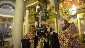 В канун Крестопоклонной недели митрополит Волоколамский Иларион и архиепископ Михаловско-Кошицкий Георгий совершили Всенощное бдение в храме иконы «Всех скорбящих Радость» на Ордынке