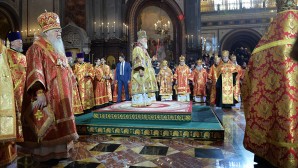 В канун дня памяти святителя Николая Чудотворца Святейший Патриарх Кирилл возглавил всенощное бдение и встречу мощей святителя в Храме Христа Спасителя в Москве