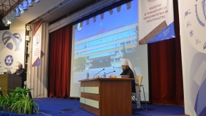 Metropolitan Hilarion of Volokolamsk presides over panel discussion on the role of theology in education and upbringing of a contemporary person