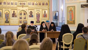 Le primat de l’Église orthodoxe albanaise à l’université Saint-Tikhon