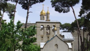 Un parlementaire russe a offert une icône à la paroisse orthodoxe russe de Téhéran