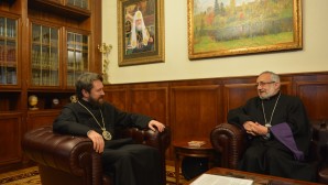 Состоялась встреча председателя ОВЦС с ординарием Армяно-Католической Церкви в Армении, Грузии, России и Восточной Европе