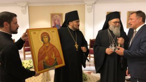 La paroisse russe des Émirats arabes unis offre une icône au monastère syrien de Maaloula libéré des terroristes.