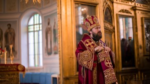 Le métropolite Hilarion a célébré les vigiles à l’église Saint-Jean-le-Théologien de l’Académie de théologie de Saint-Pétersbourg