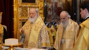 Святейший Патриарх Кирилл и Святейший Патриарх Сербский Ириней совершили Литургию в Храме Христа Спасителя в Москве